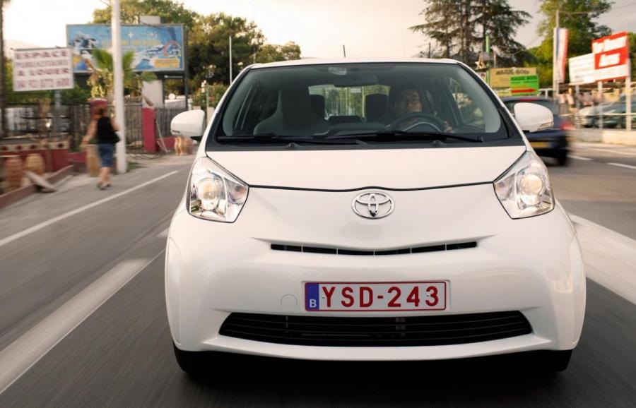  Toyota iQ Production 2012 года  (фото 4 из 10)